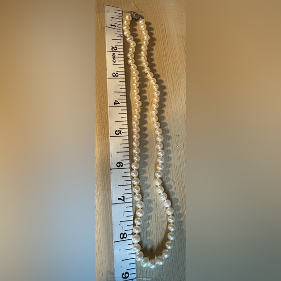 Vintage Freshwater Hand Knotted Pearls -Sterling Clasp - Picture 2 of 6